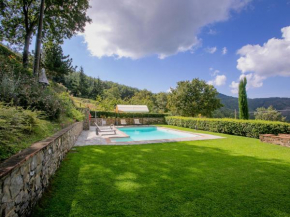 Enticing Holiday Home in Cortona with Pool